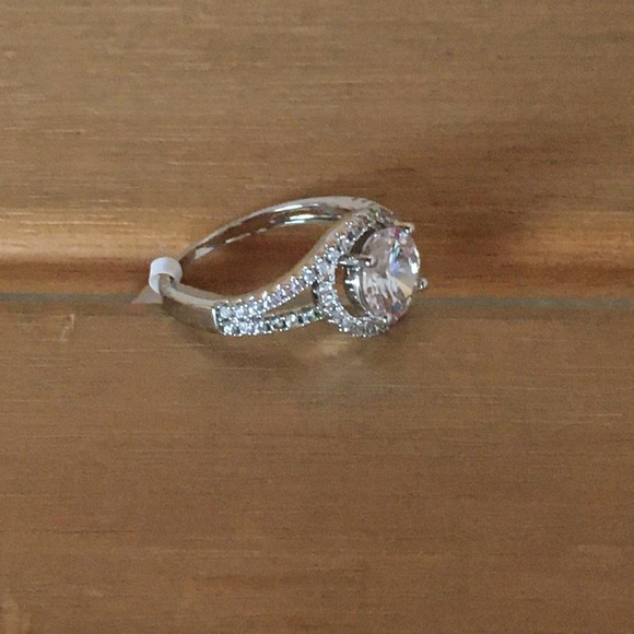 NWT Silvertone CZ Cubic Zirconia Halo Ring Size 5 - Picture 3 of 8